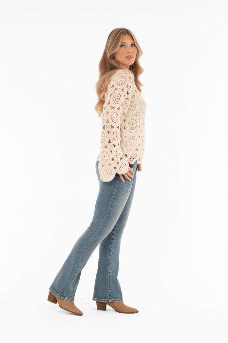 Capri Collection pusero Freya Cream ihana pitsinen paita alustopilla tuotekuva 7 Capri Collection pusero Freya Cream ihana pitsinen paita alustopilla tuotekuva 7