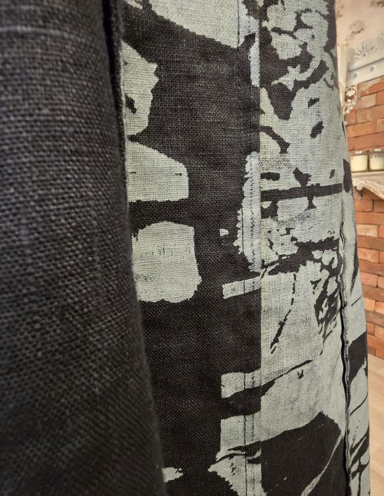 Mara Gibbucci mekko W60-15 tyylikäs malli taiteellisella kuosilla ja ompeleilla tuotekuva 6