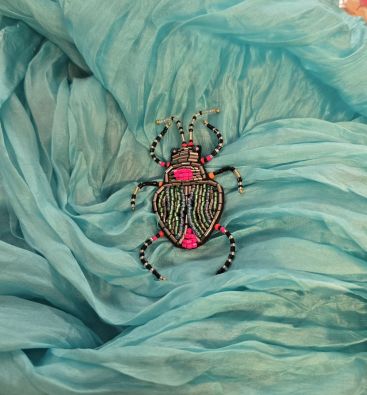 Erfurt koriste ötökkä hakaneulalla, käsityötä Petroli kuoriainen