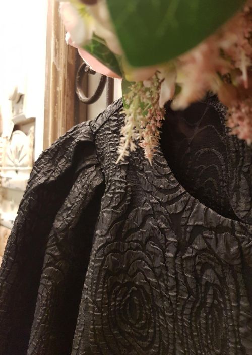 MASAI mekko/tunika Nirisa (Musta) Lisaa kokoelmaasi vaivatonta glamouria jokapaivaisiin tilanteisiin talla kauniilla
