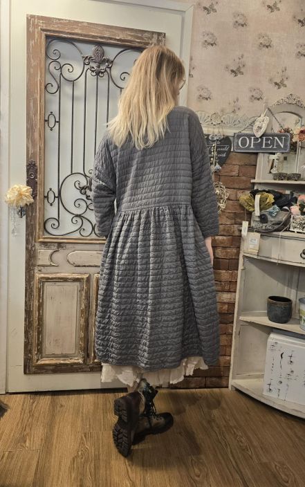 Privatsachen ylellinen silkki/puuvilla mekko vanutäytteellä Inklude Teddy vihertävä harmaa tuotekuva 2