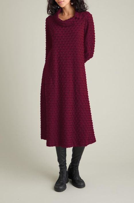 Sahara mekko SPD6933 Bordeaux viininpunainen ainutlaatuinen tekstuuri kankaassa Ainutlaatuinen mekko tekstuurilla Sahara mekko SPD6933 Bordeaux viininpunainen ainutlaatuinen tekstuuri kankaassa Ainutlaatuinen mekko tekstuurilla