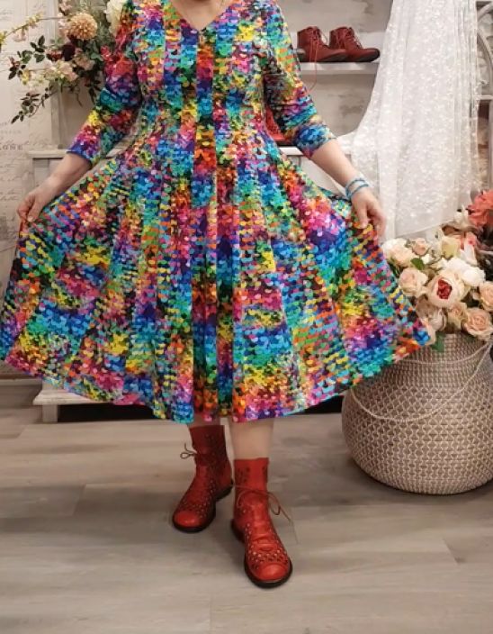 AINO mekko Jolanda Zekino Värikäs kuosi, upea helma tuotekuva 3 AINO mekko Jolanda Zekino Värikäs kuosi, upea helma tuotekuva 3