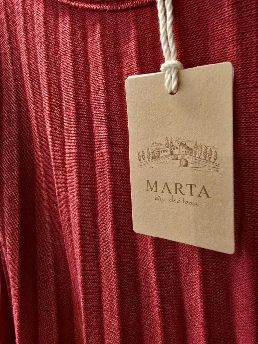 Marta du Château mekko 71653 Punainen ihanan tuntuinen viskoosi/villa pliseerattu malli tuotekuva 1 Marta du Château mekko 71653 Punainen ihanan tuntuinen viskoosi/villa pliseerattu malli tuotekuva 1