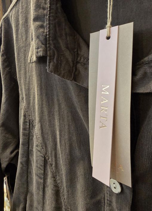 Marta du Château vakosametti mekko 7411 Bordeaux kaunis viininpunainen tuotekuva 1 Marta du Château vakosametti mekko 7411 Bordeaux kaunis viininpunainen tuotekuva 1