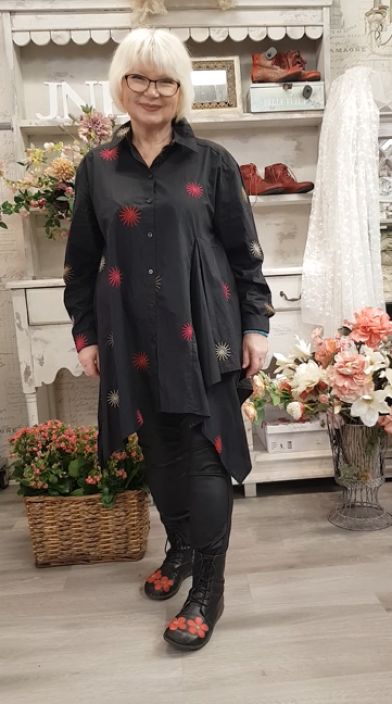 NOEN tunika 86243 Musta ihana päälleommeltu aurinkokuosi  uniikissa mallissa tuotekuva 3