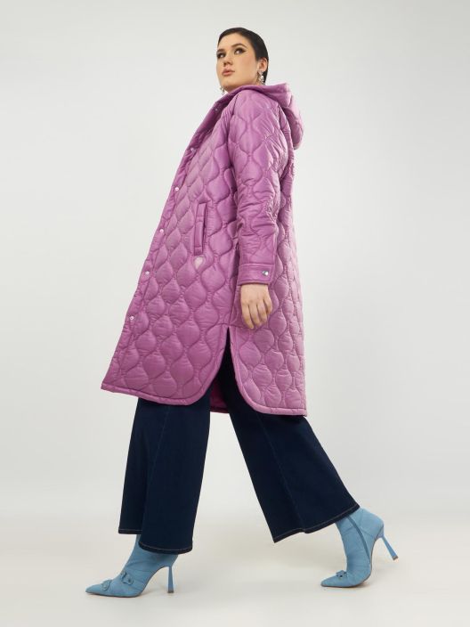 MAT takki 4037 / 8003 (Magenta) Kaunis hupullinen MAT takki jossa on edessa nepparit. Sivuissa pienet tyylikkaat halkiot.
