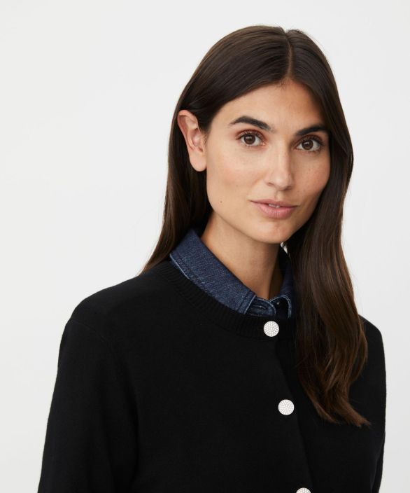 MASAI neulejakku Liffa Musta mukava malli hienoilla napeilla tuotekuva 3 MASAI neulejakku Liffa Musta mukava malli hienoilla napeilla tuotekuva 3