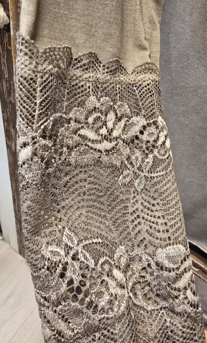 Marta du Château Beige paita pitsi hihojensuilla kaunis aluspaita joustavasta viskoosista tuotekuva 3 Marta du Château Beige paita pitsi hihojensuilla kaunis aluspaita joustavasta viskoosista tuotekuva 3