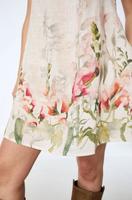 Himalaya mekko Illa Valkoinen kukkakuosillinen vesivärikuvio ja laskokset tuotekuva 3