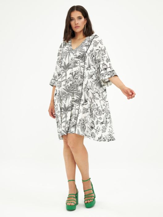 MAT mekko 7050,8101 musta/valkoinen Ihanalla, ajattoman tyylikkaalla kuosilla koristeltu MAT mekko! Naiselliset tilavat