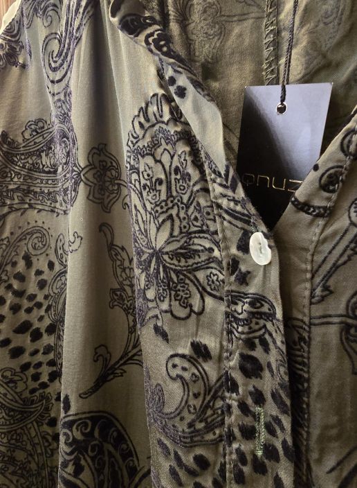 QNUZ paita 01 Vihreä pehmeä viskoosi satiini ja musta sametti tuotekuva 1