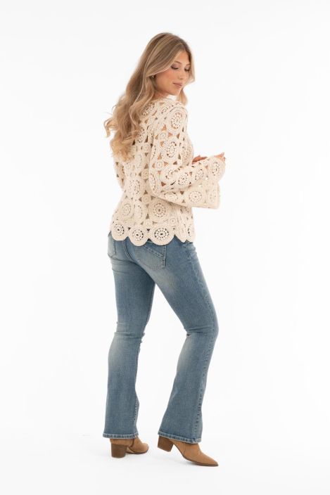 Capri Collection pusero Freya Cream ihana pitsinen paita alustopilla tuotekuva 6 Capri Collection pusero Freya Cream ihana pitsinen paita alustopilla tuotekuva 6