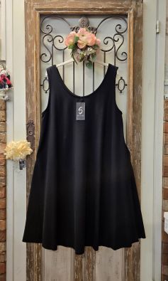 BY ZUSSE By Zusse hihaton mekko Buller Musta tilavat mitat ja miellyttävä viskoosi-jersey