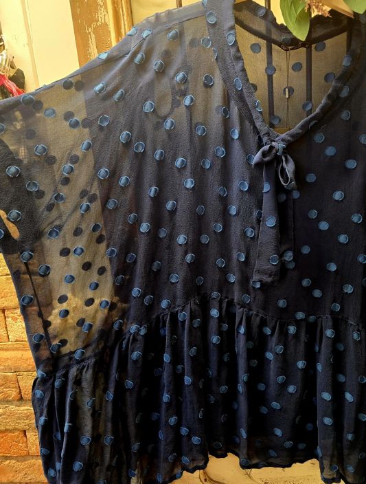 Grizas silkkipaita 51414 Yön sininen läpikuultava pallokuosi ja suloinen rusetti kauluksessa tuotekuva 2