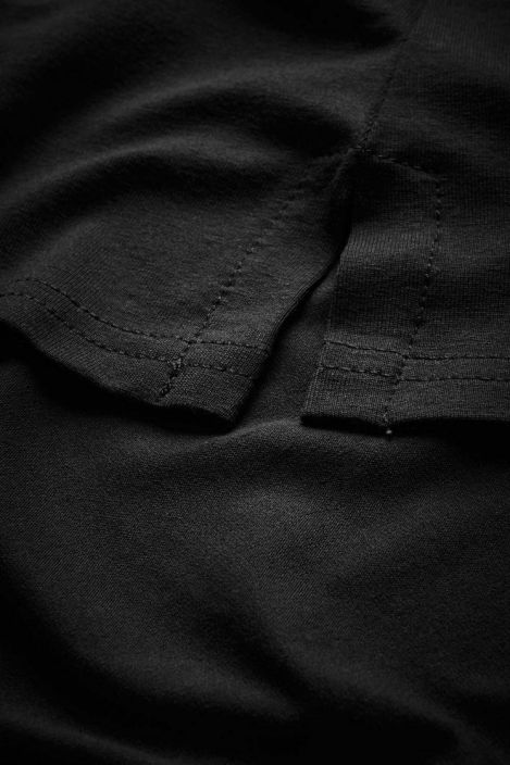Cilla paita 900006162 (Musta) Tama hyvin istuva perus paita sopii erinomaisesti kauden kuosillisiin housuihin ja hameisiin!