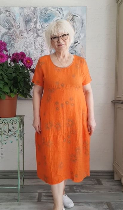 Blueberry mekko 9771 Orange ihana oranssi pellava Ihana oranssin varinen Blueberry mekko jossa on hento kukkakuosi.