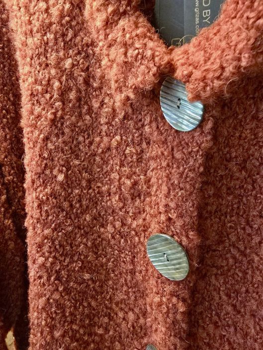 Grizas buklee neulejakku 6668 Terracotta ihana teddykangasmainen kudos KÄSINTEHTY tuotekuva 2