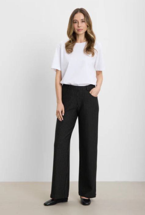 Laure housut Donna raidalliset mustat Loose jersey harjattu ja medium pituus Donna Loose on taynna keveytta rentoutuneen