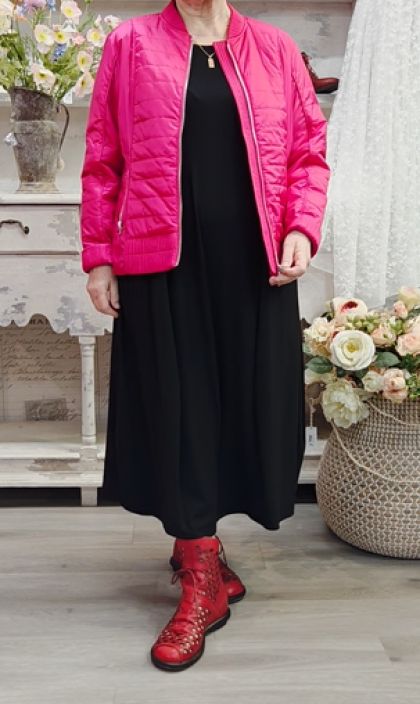 NOEN mekko 88634 Musta mukava ja tyylikäs trikoo tuotekuva 2 NOEN mekko 88634 Musta mukava ja tyylikäs trikoo tuotekuva 2