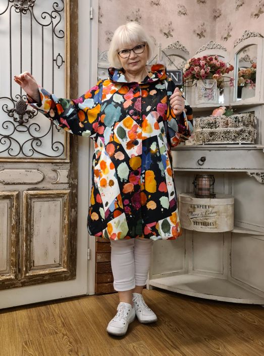Aino takki Carmen (Paletti) Ihastuttava ja iloinen Aino takki jolla kelpaa astua kevaaseen! Kevyt ja miellyttavan tuntuinen.