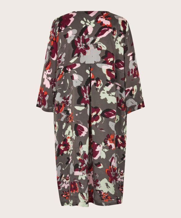 MASAI mekko Nodetta Fig syksyinen kukkakuosi viskoosissa tuotekuva 3 MASAI mekko Nodetta Fig syksyinen kukkakuosi viskoosissa tuotekuva 3