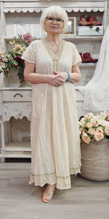 Escape mekko 91248 Veronica kasinkaiverrettu puulaatta kuosi Taman mekon kaunis kuosi on luotu kayttaen kasin kaiverrettuja Escape mekko 91248 Veronica kasinkaiverrettu puulaatta kuosi Taman mekon kaunis kuosi on luotu kayttaen kasin kaiverrettuja