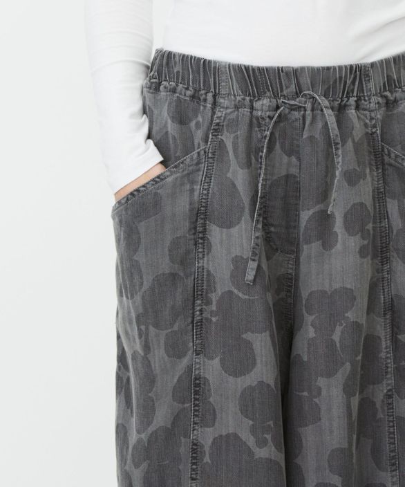 MASAI farkkukankaiset housut Phenyo Frost Grey harmaa leveät tyylikkäät lahkeet tuotekuva 5 MASAI farkkukankaiset housut Phenyo Frost Grey harmaa leveät tyylikkäät lahkeet tuotekuva 5