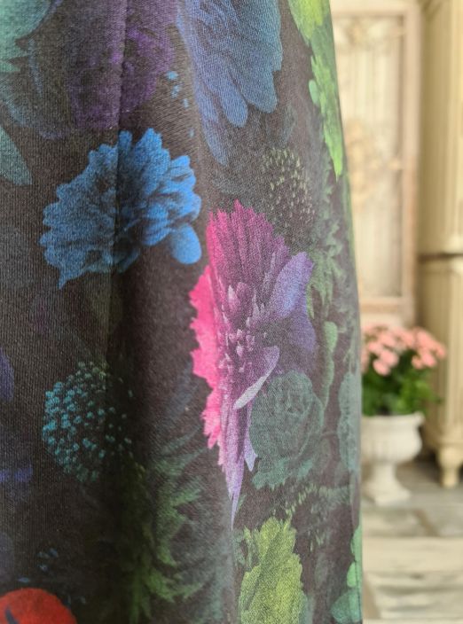 Aino jakku Cosmos (Nellik) Tama mitoituksiltaan reilu Aino mekko on kauniisti laskeutuvasta viskoosista valmistettu ihanuus!
