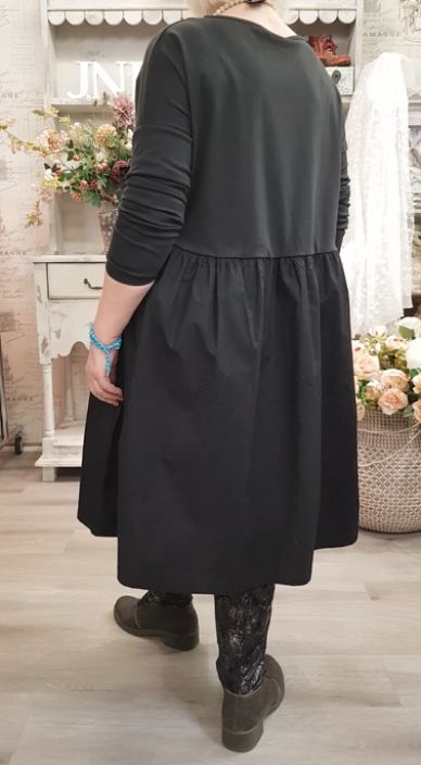 MASAI mekko Naviran Musta tyylikäs, simppeli ja ajaton malli jokaiseen asuun ja tyyliin tuotekuva 2 MASAI mekko Naviran Musta tyylikäs, simppeli ja ajaton malli jokaiseen asuun ja tyyliin tuotekuva 2