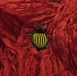 Erfurt koriste ötökkä hakaneulalla, käsityötä Musta/keltainen raita kuoriainen