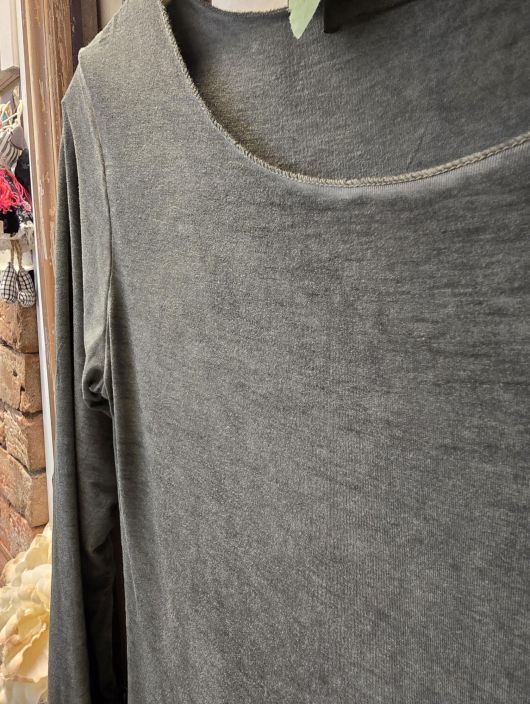 Marta du Château Murrettu vihreä paita pitsi hihojensuilla kaunis aluspaita joustavasta viskoosista tuotekuva 1 Marta du Château Murrettu vihreä paita pitsi hihojensuilla kaunis aluspaita joustavasta viskoosista tuotekuva 1