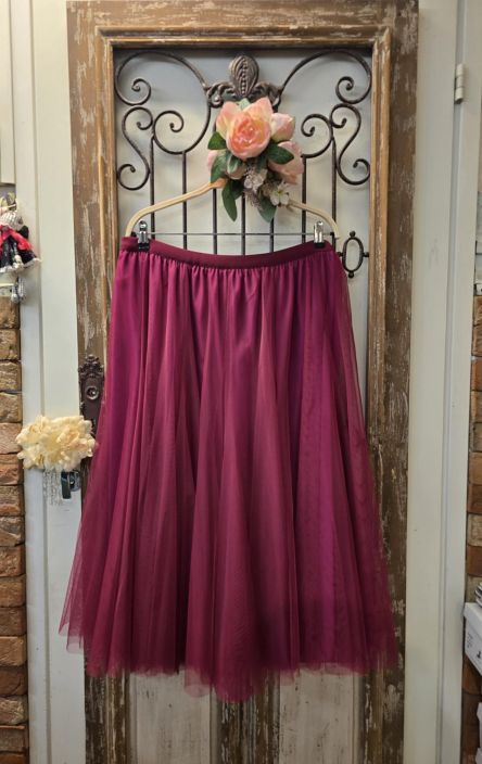 Capri Collection tyllihame Fuksia ihanan pehmeaa tyllia alushameella Taman tyllihameen tylli on todella pehmeaa ja ilmavaa.