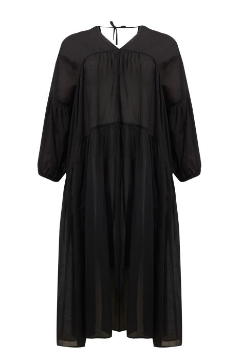 MAT mekko 7112,8101 musta Todella nayttava ja ilmava mekko MAT mallistosta! Tassa mekossa on ihanat leikkaukset jotka