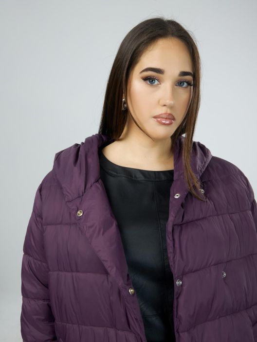 MAt takki 4048 / 8003 (Burgundy) Hupullinen MAT takki joka on erittain pehmea ja mukava. Suora malli jossa edessa niin