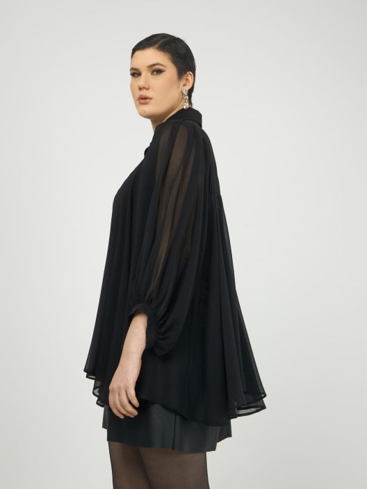 MAT paita 3041 / 8001 (Black) Ohuesta sifongista taiteiltu MAT paita jossa edessa napit. Hyvin A-linjainen malli leveilla