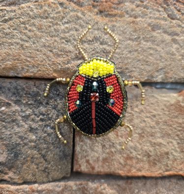 ERFURT Erfurt koriste ötökkä hakaneulalla, käsityötä Musta/punainen kuvio kuoriainen