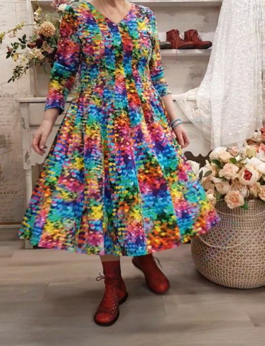 AINO mekko Jolanda Zekino Värikäs kuosi, upea helma tuotekuva 2 AINO mekko Jolanda Zekino Värikäs kuosi, upea helma tuotekuva 2