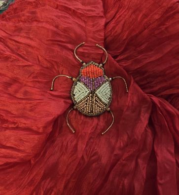 Erfurt koriste ötökkä hakaneulalla, käsityötä Kulta/Oranssi kuoriainen