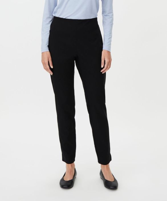 MASAI housut Poppy Mustat fitted regular joustavat, kapeat ja mukavat Kapeat ja joustavat housut, joissa on resori MASAI housut Poppy Mustat fitted regular joustavat, kapeat ja mukavat Kapeat ja joustavat housut, joissa on resori
