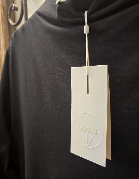 NOEN tunika 83737 Musta kauniit frillat sivuissa helmassa tuotekuva 1