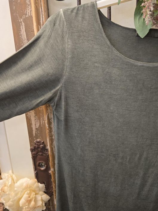 Marta du Château Murrettu vihreä paita pitsi hihojensuilla kaunis aluspaita joustavasta viskoosista tuotekuva 3 Marta du Château Murrettu vihreä paita pitsi hihojensuilla kaunis aluspaita joustavasta viskoosista tuotekuva 3