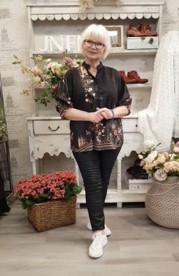 MARTA DU CHÂTEAU Marta du Château paita 7527 ihana romanttinen kukkakuosi joustavilla frilla hihojensuilla