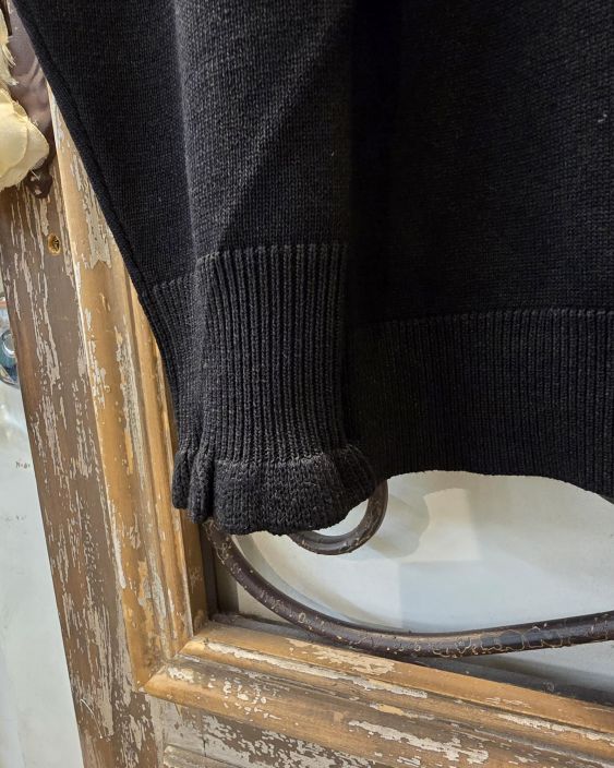 SUNDAY neulejakku 6820 Musta klassinen malli pehmeästä viskoosisesta kankaasta tuotekuva 2