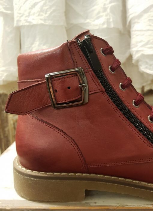 Mago nilkkurit 145-22 (Punainen) Erittain trendikkaat, korkealaatuiset nilkkurit suositusta Mago mallistosta! Nama kengat