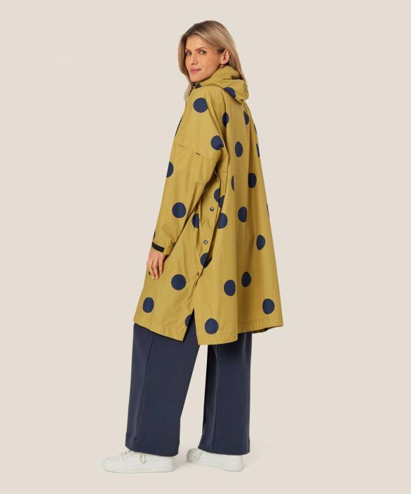 MASAI sadeponcho Tatella Burnish Gold mukava sateen kestävä malli tuotekuva 3