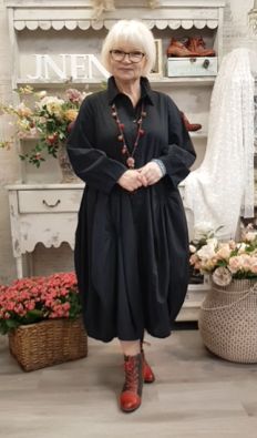 NOEN NOEN mekko 88589 Musta  näyttävä malli kauniilla ompeleilla ohuesta puuvillasta