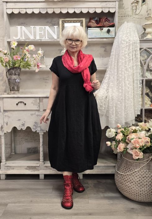 THING pellavamekko 7238 Musta tulppaanihelma pitka Kaunis ja nayttava pellavamekko jossa on pituuttakin! Ohut ja ilmava THING pellavamekko 7238 Musta tulppaanihelma pitka Kaunis ja nayttava pellavamekko jossa on pituuttakin! Ohut ja ilmava