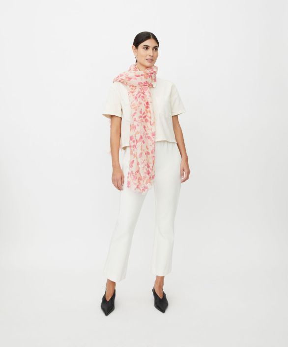 MASAI huivi Avenelle Carmine Ihanat sävyt kukkakuosissa pellava/puuvilla tuotekuva 4 MASAI huivi Avenelle Carmine Ihanat sävyt kukkakuosissa pellava/puuvilla tuotekuva 4