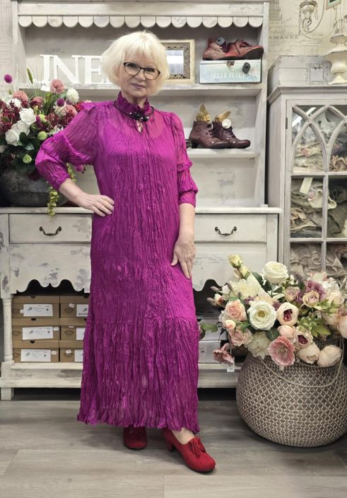NOEN mekko 88645 Fuksia rypytetty kangas kukilla tuotekuva 2 NOEN mekko 88645 Fuksia rypytetty kangas kukilla tuotekuva 2